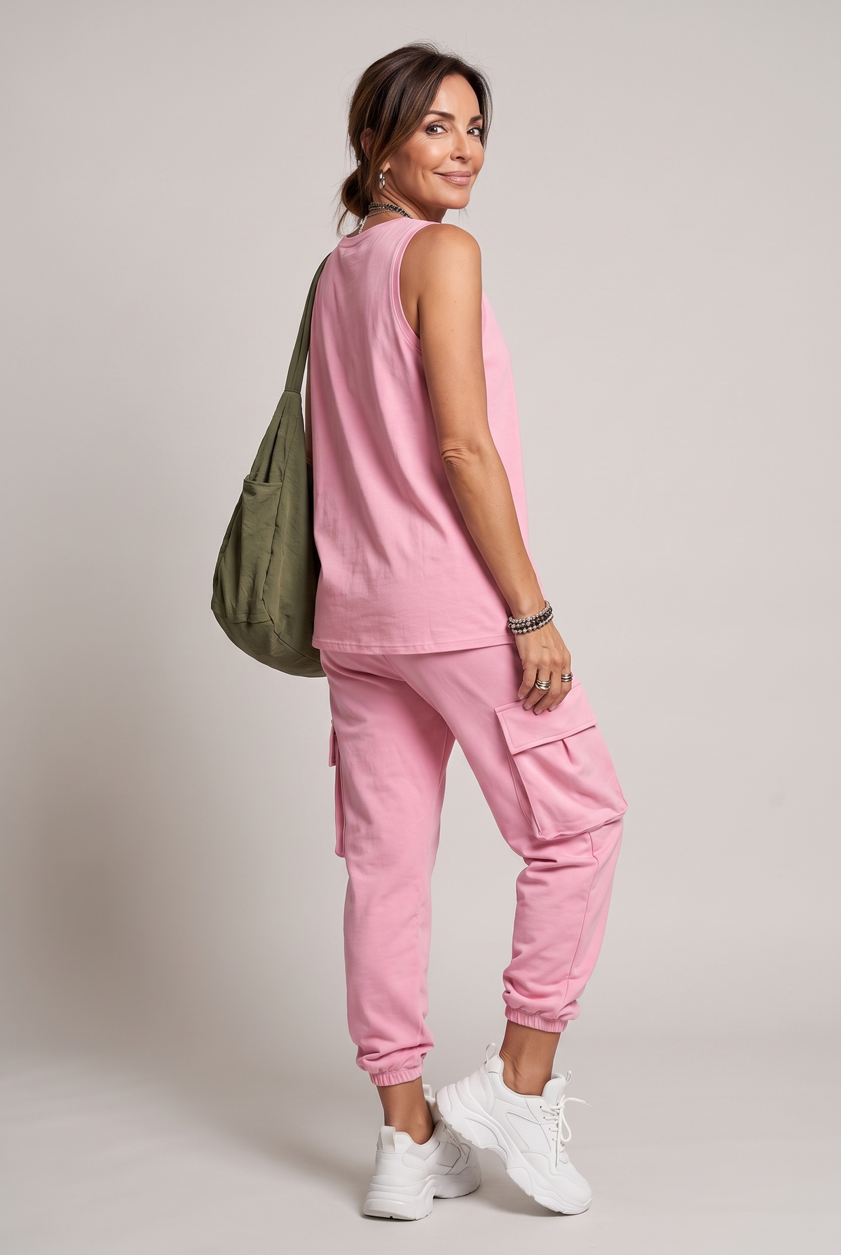 Noelia Cargo Set - Rosa - studio photoshoot