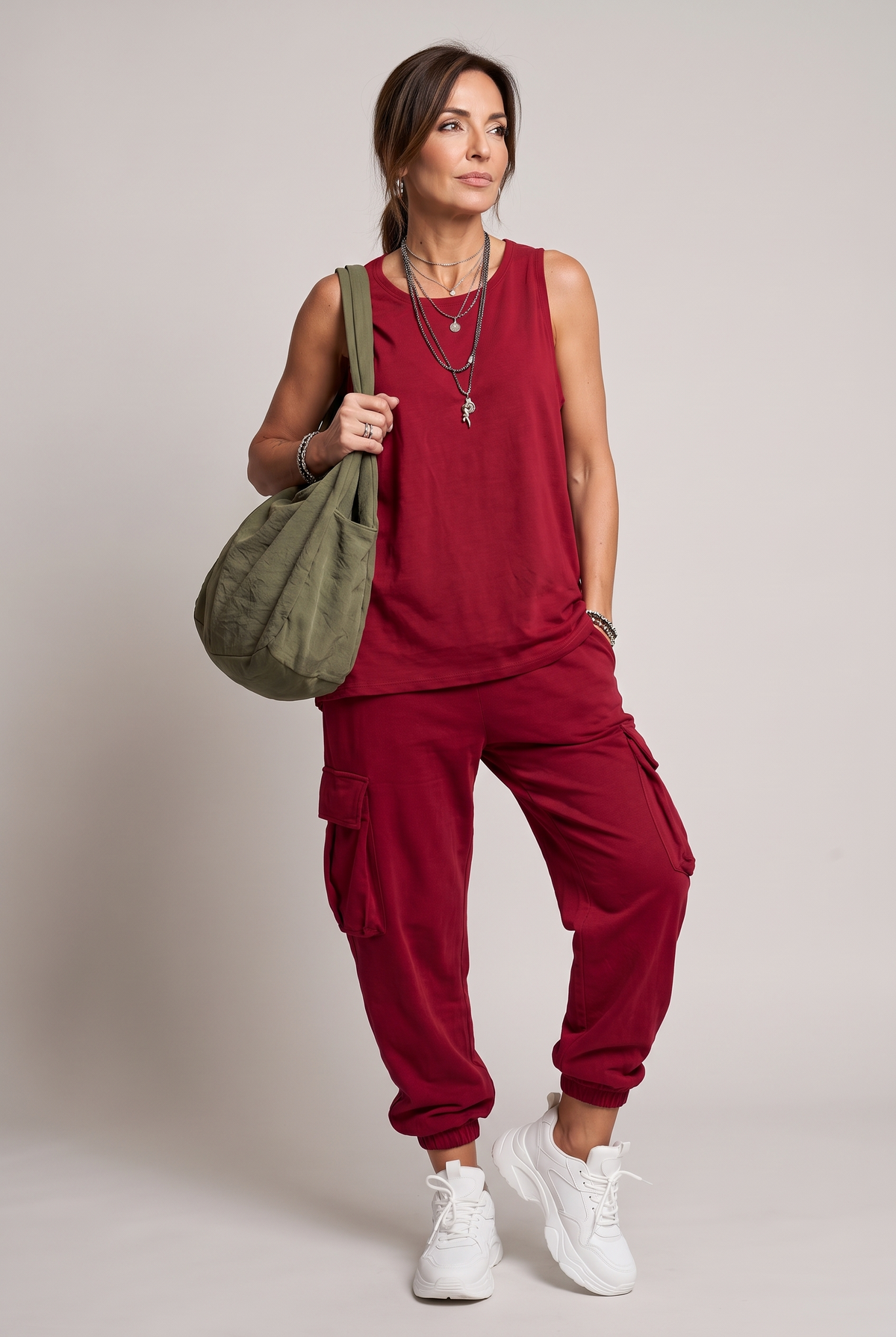 Noelia Cargo Set - Rojo - studio photoshoot