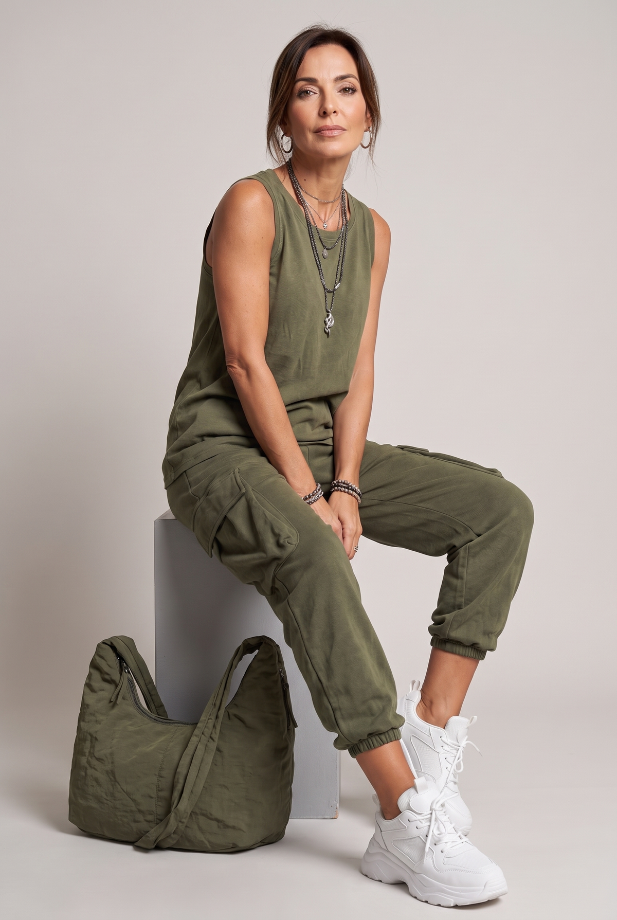 Noelia Cargo Set - Verde - studio photoshoot