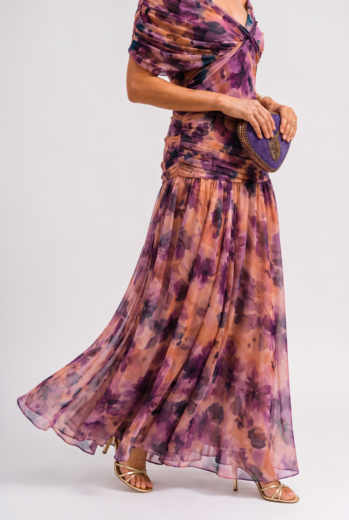 Mikaela Off-Shoulder Gown - Estampado Floral Multicolor - pose
