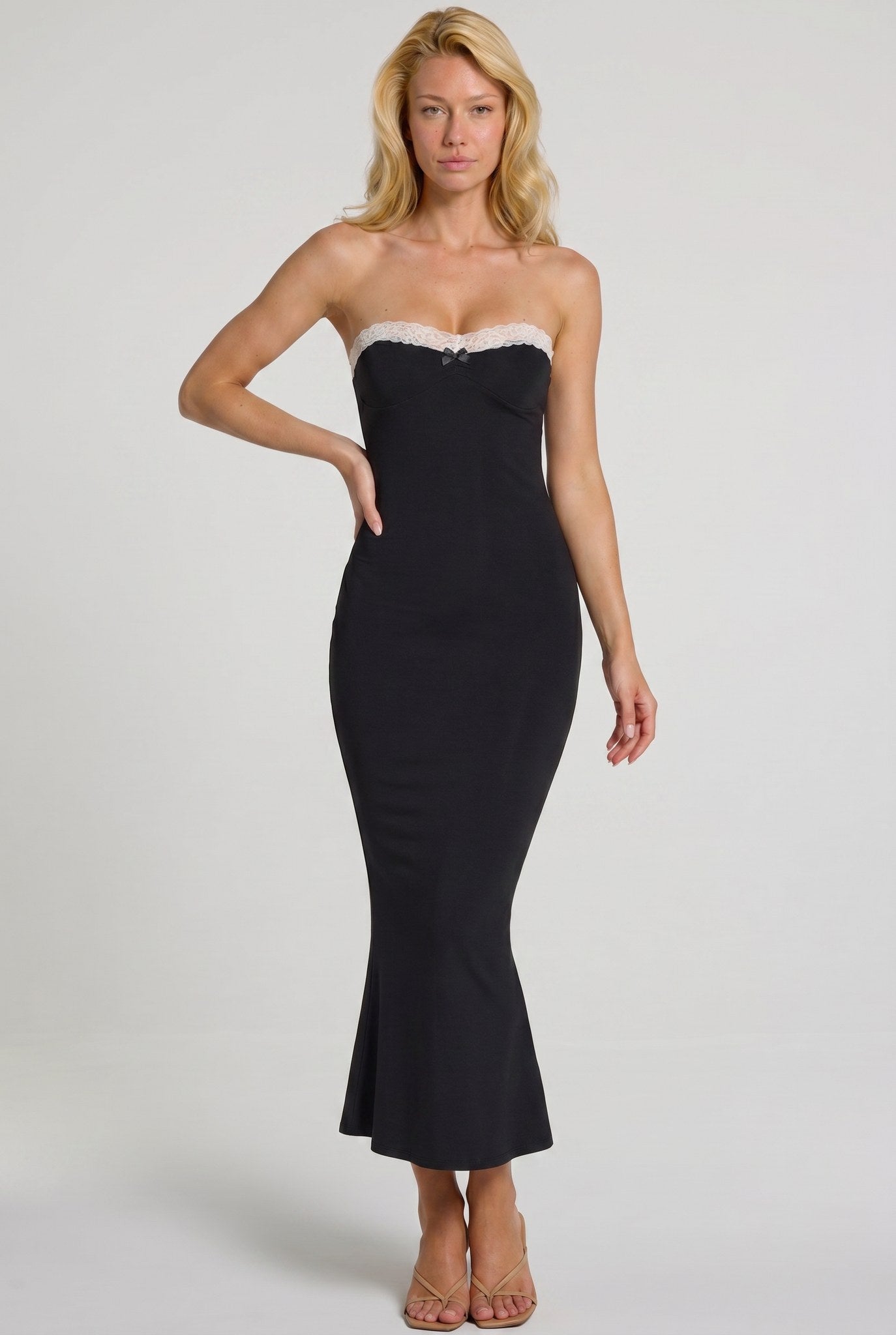 Pose Black